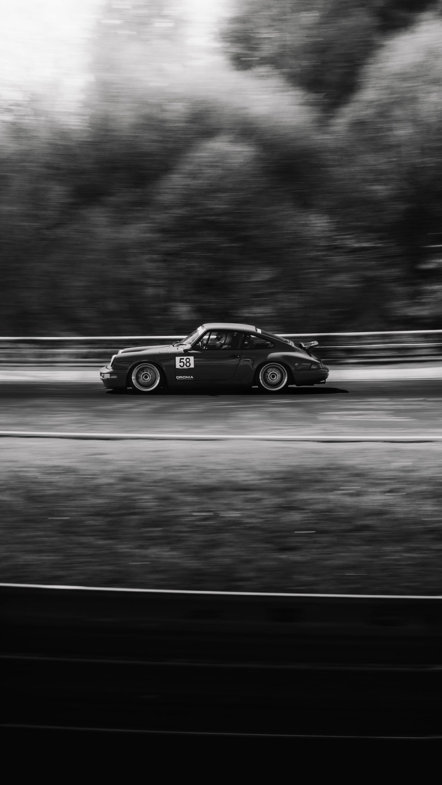 Porsche Dronia Sportwagen 3 schwarz weiß